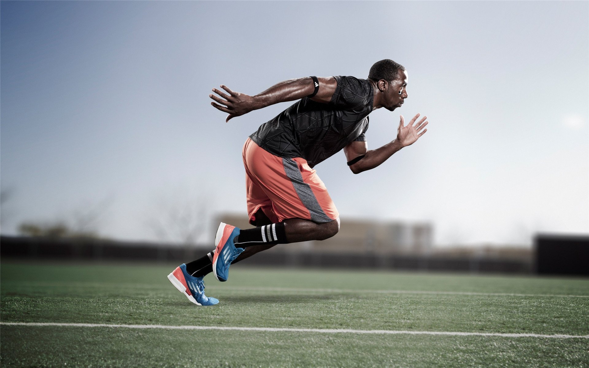 多位运动员社交媒体互动拉近与粉丝距离扩大影响力，运动员应对媒体的策略